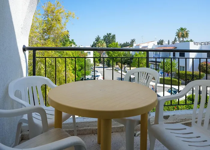Resitour - Gardens Apartamento Paphos